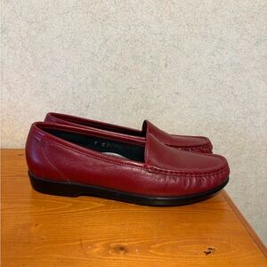 SAS Simplify moccasin loafers in red leather comfort shoes women’s size 9 M